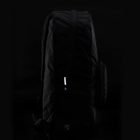 
Vandeniui atspari sulankstoma sportinė kuprinė 46,5 x 38 cm, 18 l – juoda
