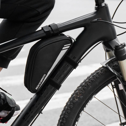 
Dviračio įrankių krepšys, skirtas prie rėmo tvirtinamam pompos krepšiui, 0,7 l – juodas
