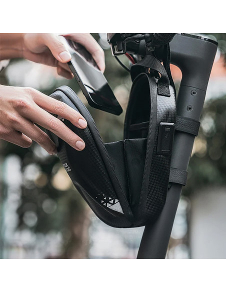 
Dviračio arba paspirtuko vairo krepšys 1,3 l - juodas
