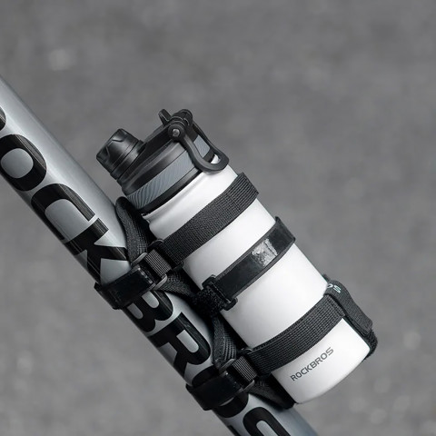 
Dviračio laikiklis su lipnia juosta, skirtas tvirtinti prie vairo rėmo garsiakalbiui, vandens buteliukui ir pan. - juod...