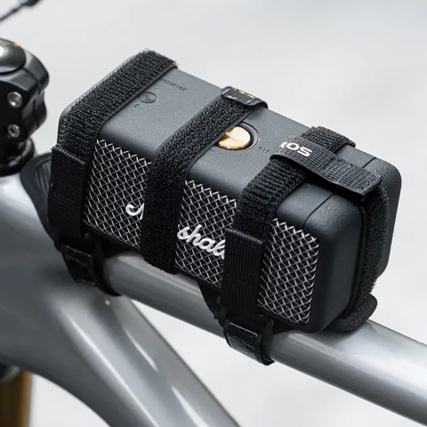 
Dviračio laikiklis su lipnia juosta, skirtas tvirtinti prie vairo rėmo garsiakalbiui, vandens buteliukui ir pan. - juod...