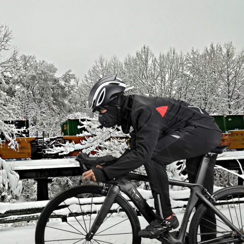 
Vėjui neperšlampama dviratininko sportinė striukė iki -10C, L dydžio - juoda
