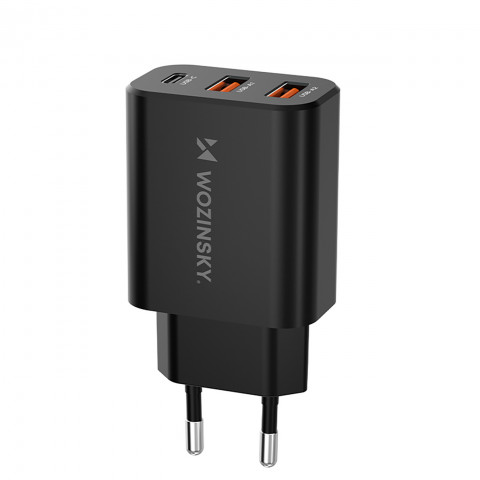 
30 W USB-C 2 x USB-A sieninis įkroviklis – juodas
