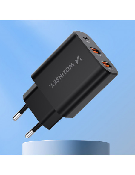 
30 W USB-C 2 x USB-A sieninis įkroviklis – juodas
