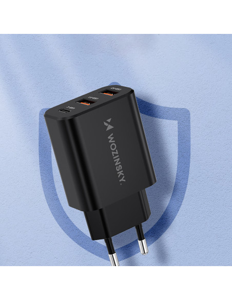 
30 W USB-C 2 x USB-A sieninis įkroviklis – juodas
