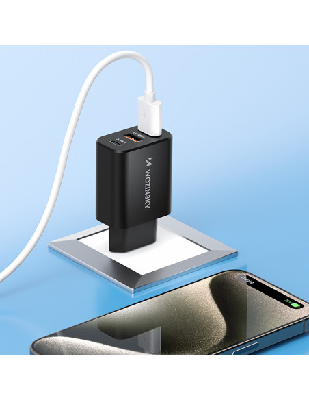 
30 W USB-C 2 x USB-A sieninis įkroviklis – juodas
