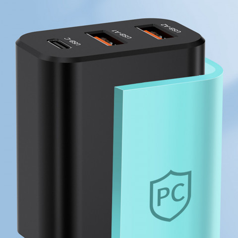 
30 W USB-C 2 x USB-A sieninis įkroviklis – juodas
