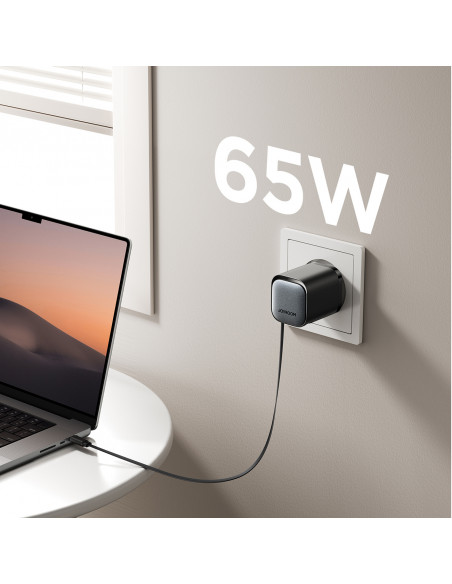 
„GaN“ 65 W USB-A USB-C sieninis įkroviklis su integruotu USB-C laidu – juodas

