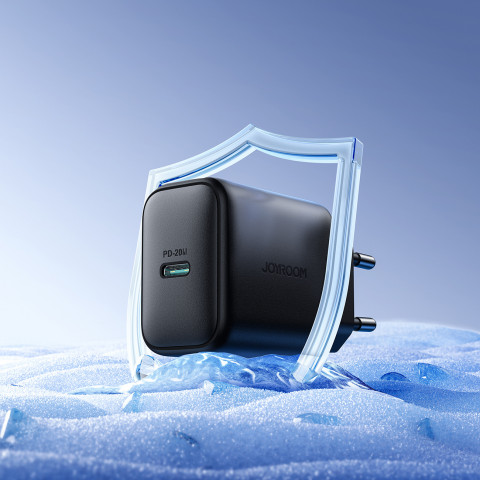 
USB-C PD QC 20W sieninis įkroviklis – juodas
