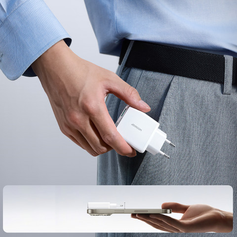 
Mažas ir itin plonas 20 W USB-A USB-C sieninis įkroviklis – baltas
