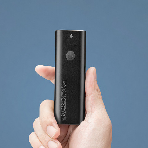 
Priekinis dviračio žibintas su žibintuvėlio funkcija, baltas, 600 lm, IPX6, USB-C - juodas
