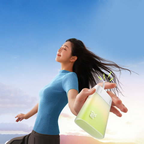 
„Popsicle“ išorinė baterija 5200mAh 20W su „Lightning“ laidu 60W/ 20V/ 3A/ 30cm - balta-žalia
