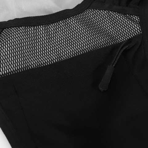 
Šviesą atspindinti bėgimo liemenė su kišenėmis – juoda
