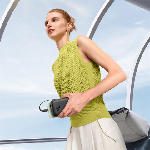 
„QPow 2“ 20000mAh 30W išorinė baterija su 2 integruotais USB-C laidais – juoda
