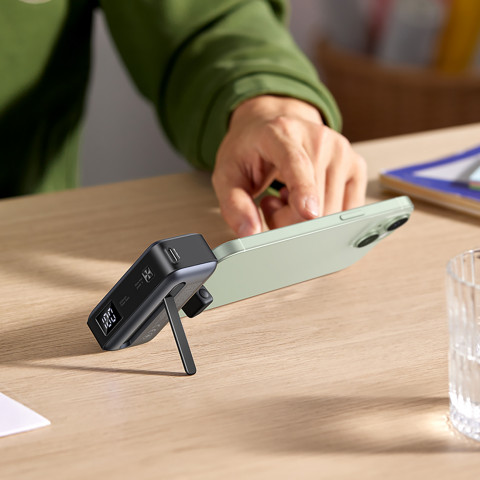 
5000mAh nešiojamas akumuliatorius su integruota USB-C (vyriškas / moteriškas) jungtimi – pilkas
