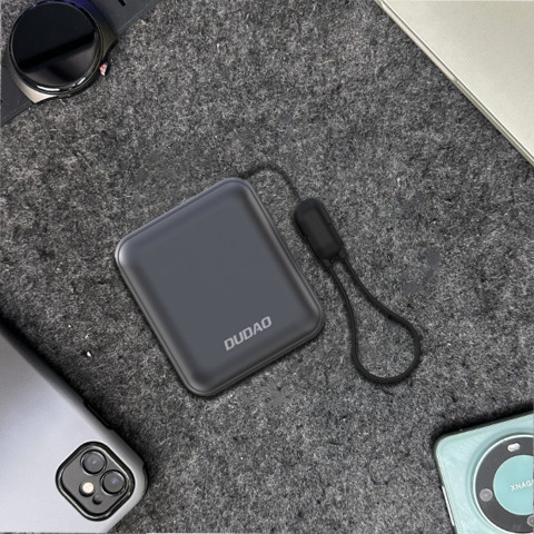 
K22+ 10000mAh išorinė baterija su pakabuku ir 22,5 W USB-C laidu – pilka
