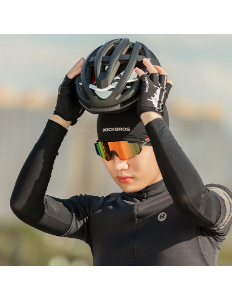 
Dviratininko kepuraitė su išpjovomis akiniams – juoda
