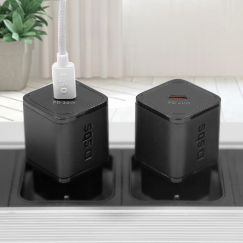 
„Power Delivery GaN USB-C“ 20 W sieninis įkroviklis – juodas
