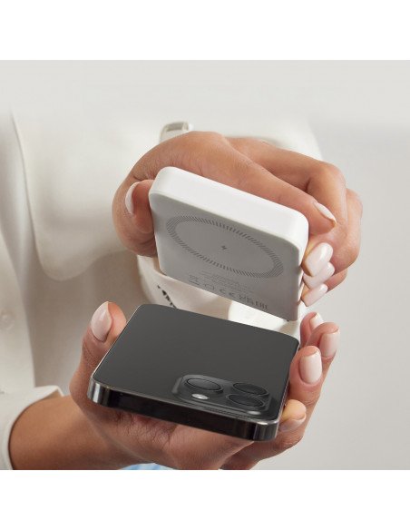 
5000 mAh USB-C nešiojamoji baterija su „MagSafe“ suderinamumu – balta
