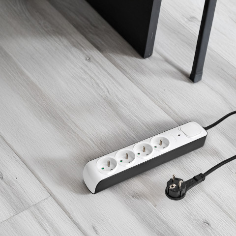 
Apsauginė juostelė nuo viršįtampių, 4 lizdai, 1,5 m, balta
