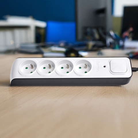 
Apsauginė juostelė nuo viršįtampių, 4 lizdai, 1,5 m, balta
