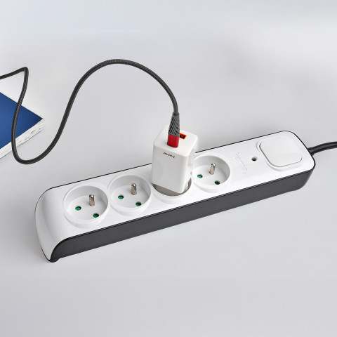 
Apsauginė juostelė nuo viršįtampių, 4 lizdai, 1,5 m, balta
