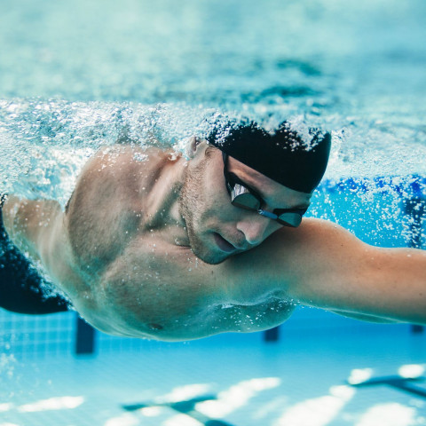 
„Hama 8900 GPS AMOLED“ 1,43 colio išmanusis laikrodis su silikoniniu dirželiu – juodas
