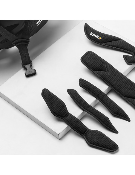 
Unisex dviračio šalmas su nuimamu skydeliu ir apsauginiais akiniais nuo UV spindulių - matinės baltos spalvos
