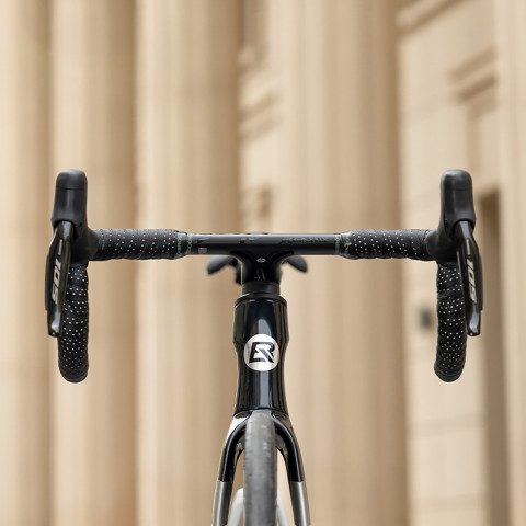 
Ryklio rašto EVA putplasčio dviračio vairo juosta – juoda
