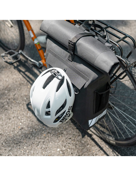 
Vandeniui atsparus dviračio krepšys su kuprinės funkcija ir šalmo tvirtinimu, 18 l – juodas
