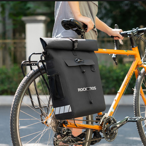 
Vandeniui atsparus dviračio krepšys su kuprinės funkcija ir šalmo tvirtinimu, 18 l – juodas
