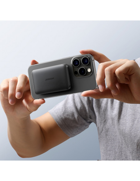 
5000mAh USB-A USB-C 20W indukcinė išorinė baterija su USB-C laidu – juoda
