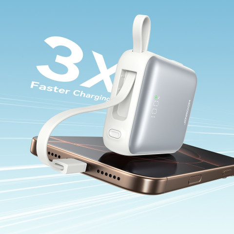 
10000mAh 22,5W išorinė baterija su integruotu USB-C „Lightning“ laidu – balta
