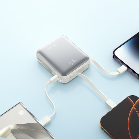 
10000mAh 22,5W išorinė baterija su integruotu USB-C „Lightning“ laidu – balta
