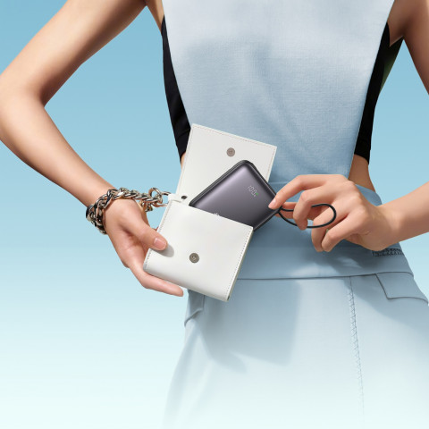 
10000mAh 22,5W išorinė baterija su integruotu USB-C „Lightning“ laidu – juoda
