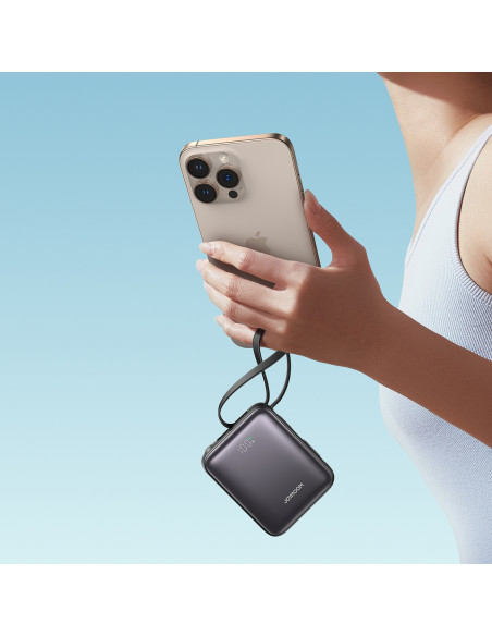 
10000mAh 22,5W išorinė baterija su integruotu USB-C „Lightning“ laidu – juoda
