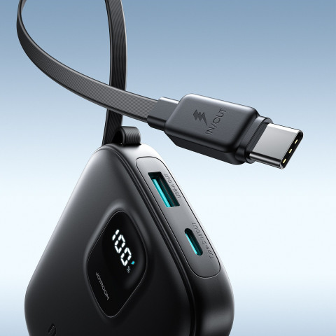 
10000 mAh išorinė baterija su integruotu 22,5 W USB-C 0,25 cm laidu - juoda
