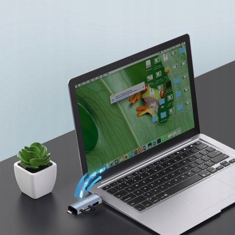 
SD/ micro SD atminties kortelių skaitytuvas su USB-C/ USB-A jungtimis – pilkas
