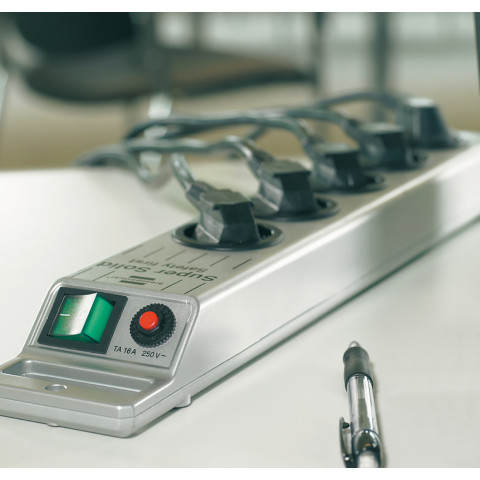 
Super tvirta 8 lizdų viršįtampių apsaugos juostelė, 2,5 m, 13,500 A – sidabrinė
