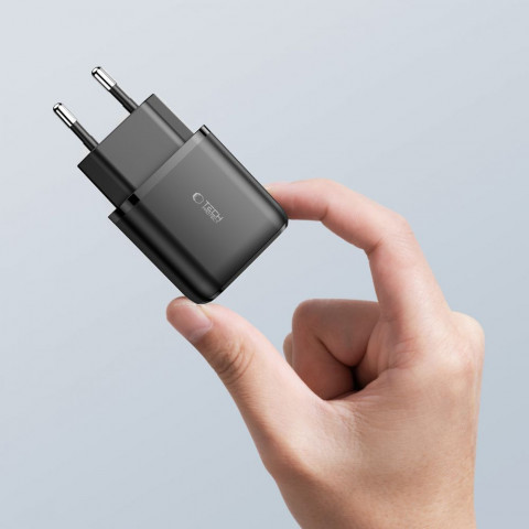 
USB-C PD 20W / USB-A QC 3.0 sieninis įkroviklis – juodas
