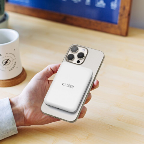 
5000 mAh nešiojama baterija su „MagSafe USB-C“ 15 W ir USB-C laidu – balta
