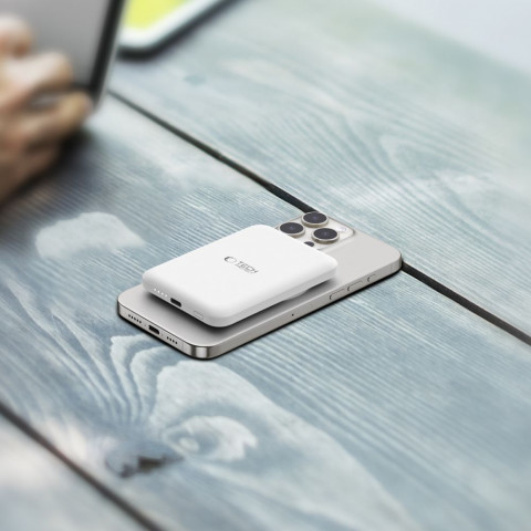 
5000 mAh nešiojama baterija su „MagSafe USB-C“ 15 W ir USB-C laidu – balta
