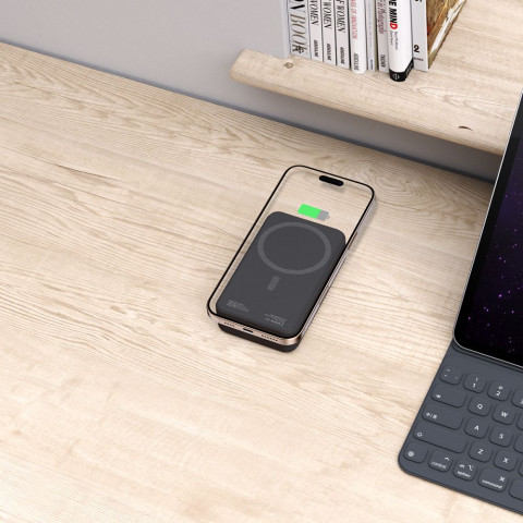 
20000mAh išorinė baterija su „MagSafe USB-C“ laidu, 30 cm, juoda
