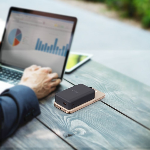 
20000mAh išorinė baterija su „MagSafe USB-C“ laidu, 30 cm, juoda
