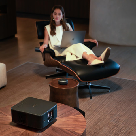 
„FullHD 1080p“ LCD multimedijos projektorius su „JBL WiFi BT K3“ garsiakalbiais – juodas
