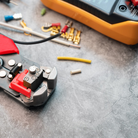 
Laidų nužievinimo nuėmėjas su užspaudimo antgaliu 0,2–6 mm vieloms kabeliams
