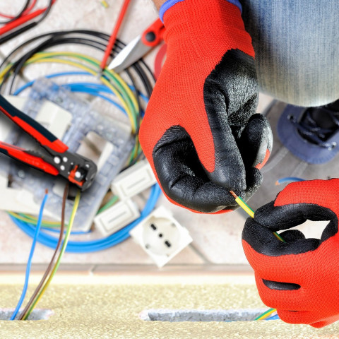 
Laidų nužievinimo nuėmėjas su užspaudimo antgaliu 0,2–6 mm vieloms kabeliams
