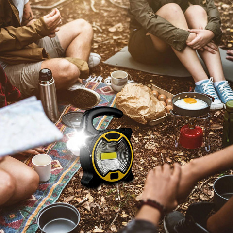 
Baterijomis maitinamas LED darbo žibintas turistams iki 120 m atstumu
