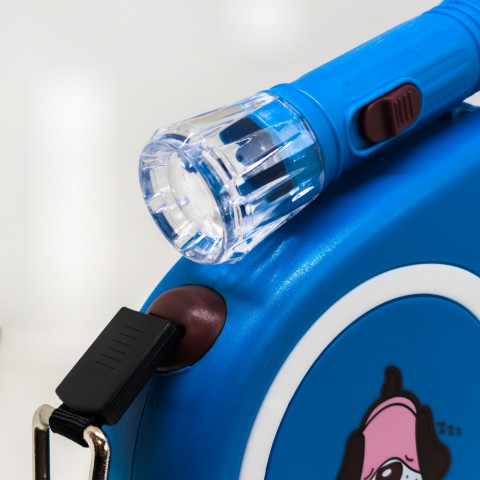 
Automatinis ištraukiamas pavadėlis šunims ir katėms su spyna ir LED žibintuvėliu iki 15 kg, 5 m - mėlynas
