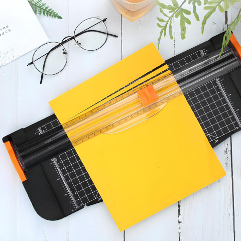 
Giljotinos pjaustytuvas popieriaus pjaustymui A3 A4 A5 A6
